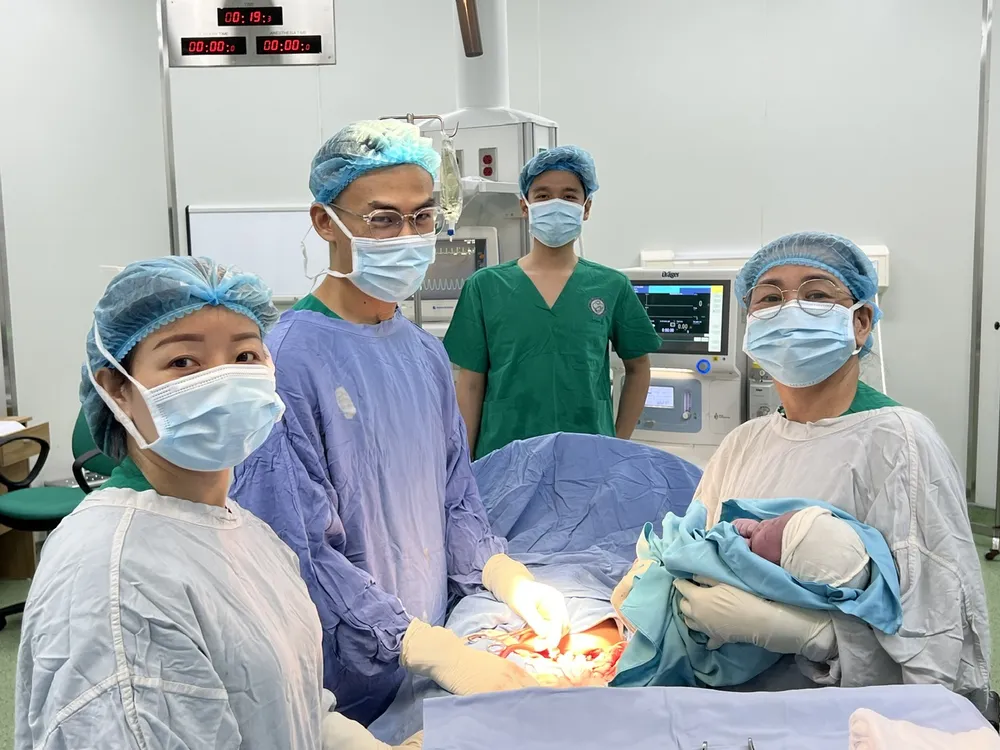 Chào đón bé gái chào đời thời điểm giao thừa tại Bệnh viện Phụ sản Nhi Đà Nẵng