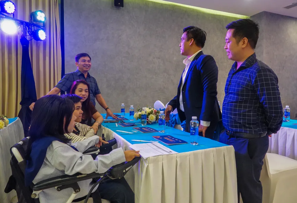 Người khuyết tật đến tham dự chương trình. Ảnh: XUÂN QUỲNH