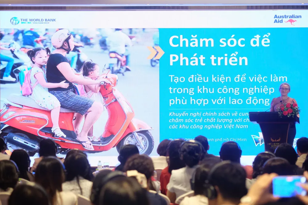 Hội thảo thu hút gần 100 cán bộ quản lý từ 9 Sở GD-ĐT tỉnh, thành phố miền Trung, cùng các chuyên gia