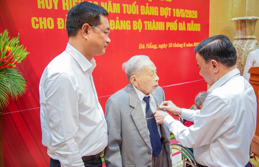 TRAO HUY HEU DANG (5).jpg
