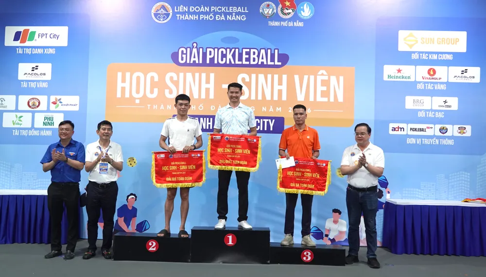 Trường Đại học Thể dục thể thao Đà Nẵng giành giải nhất toàn đoàn. Ảnh: XUÂN QUỲNH