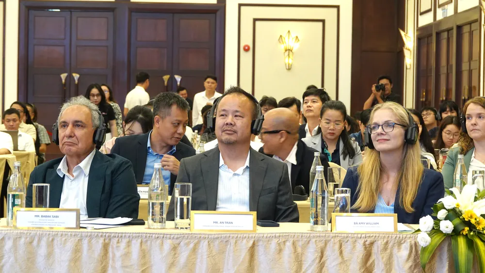 Các đại biểu, khách mời tham dự hội thảo