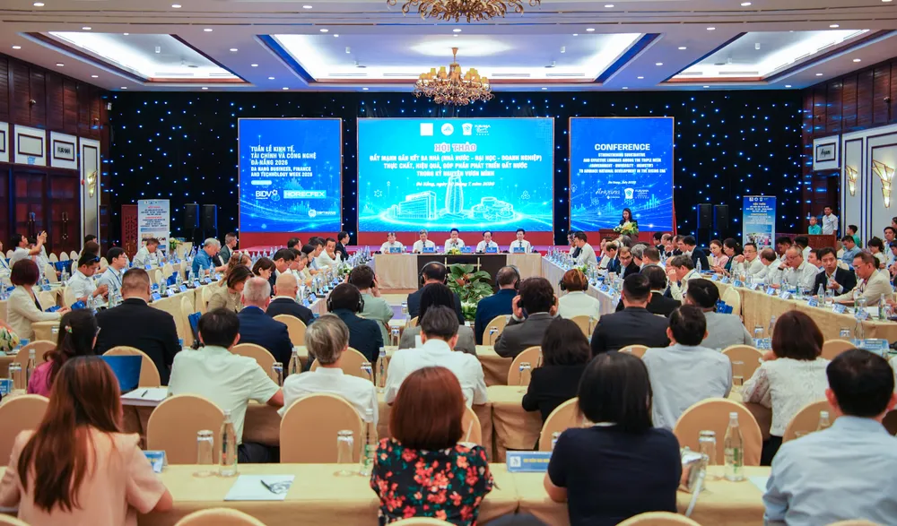 Đại học Đà Nẵng phối hợp UBND TP Đà Nẵng tổ chức hội thảo "Đẩy mạnh gắn kết ba nhà (Nhà nước - đại học - doanh nghiệp) thực chất, hiệu quả, góp phần phát triển đất nước trong kỷ nguyên vươn mình". Ảnh: XUÂN QUỲNH