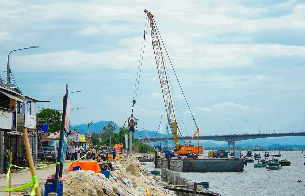 Các nhà thầu đang tập trung thi công dự án
