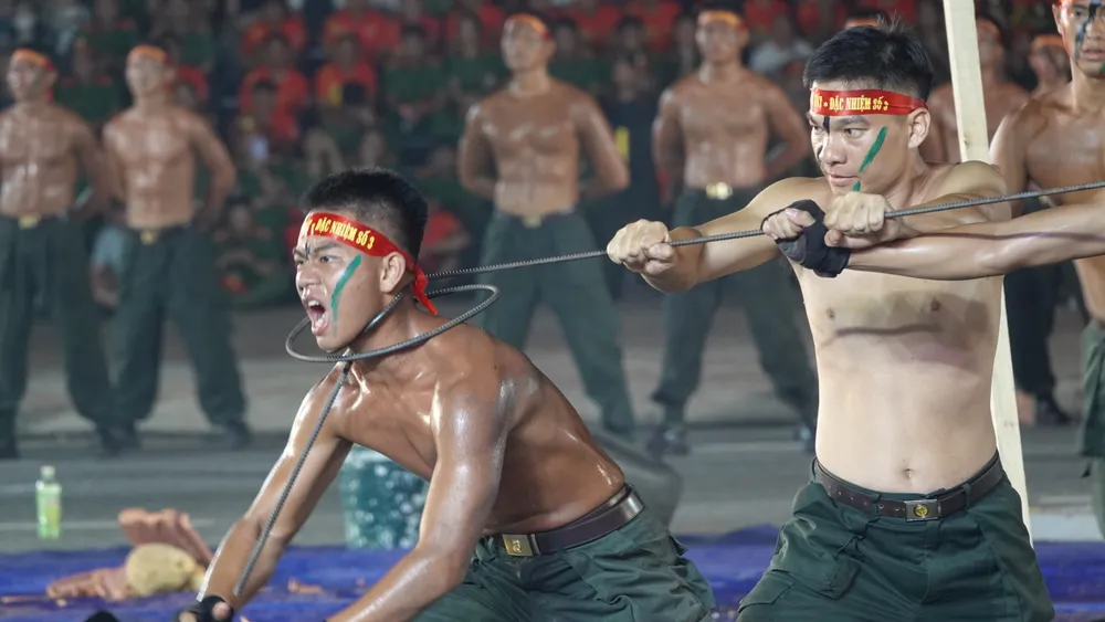 Chiến sĩ công an tranh tài sôi nổi qua những màn võ thuật đối kháng ảnh 14