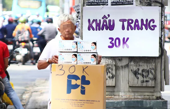 Khẩu trang chất đống, hạ giá liên tục nhưng bán không ai mua, vì sao? ảnh 4