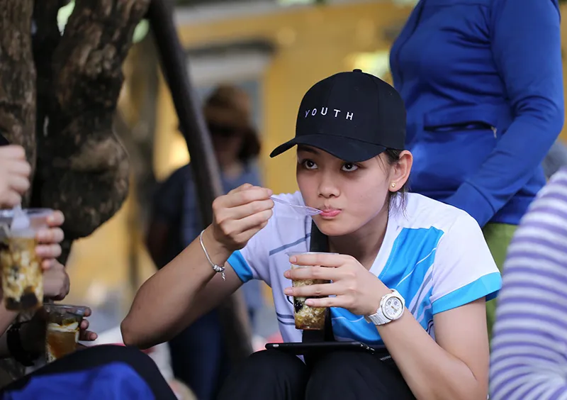 Phóng sự ảnh: Chân dài bóng chuyền khám phá phố cổ Hội An ảnh 4