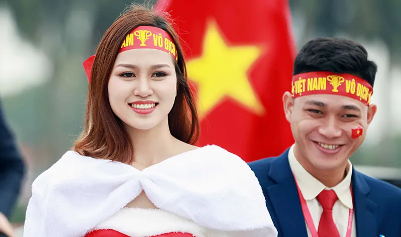 Mỹ Đình tràn ngập sắc đỏ - vàng trước trận chung kết AFF Cup ảnh 9