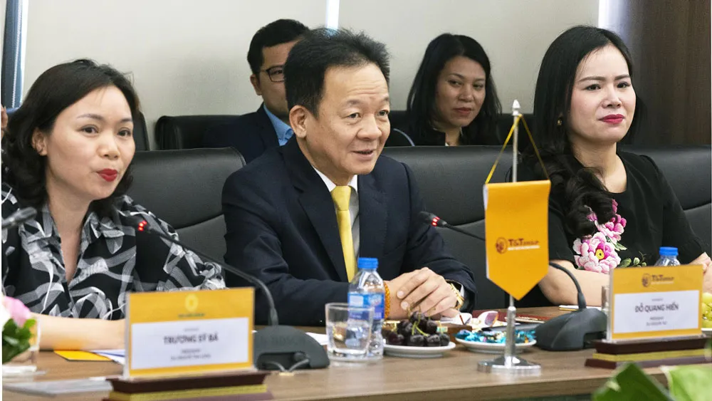 Bộ trưởng Ngoại giao Cộng hòa Bờ Biển Ngà Marcel Amon đến thăm và làm việc tại T&T Group ảnh 1