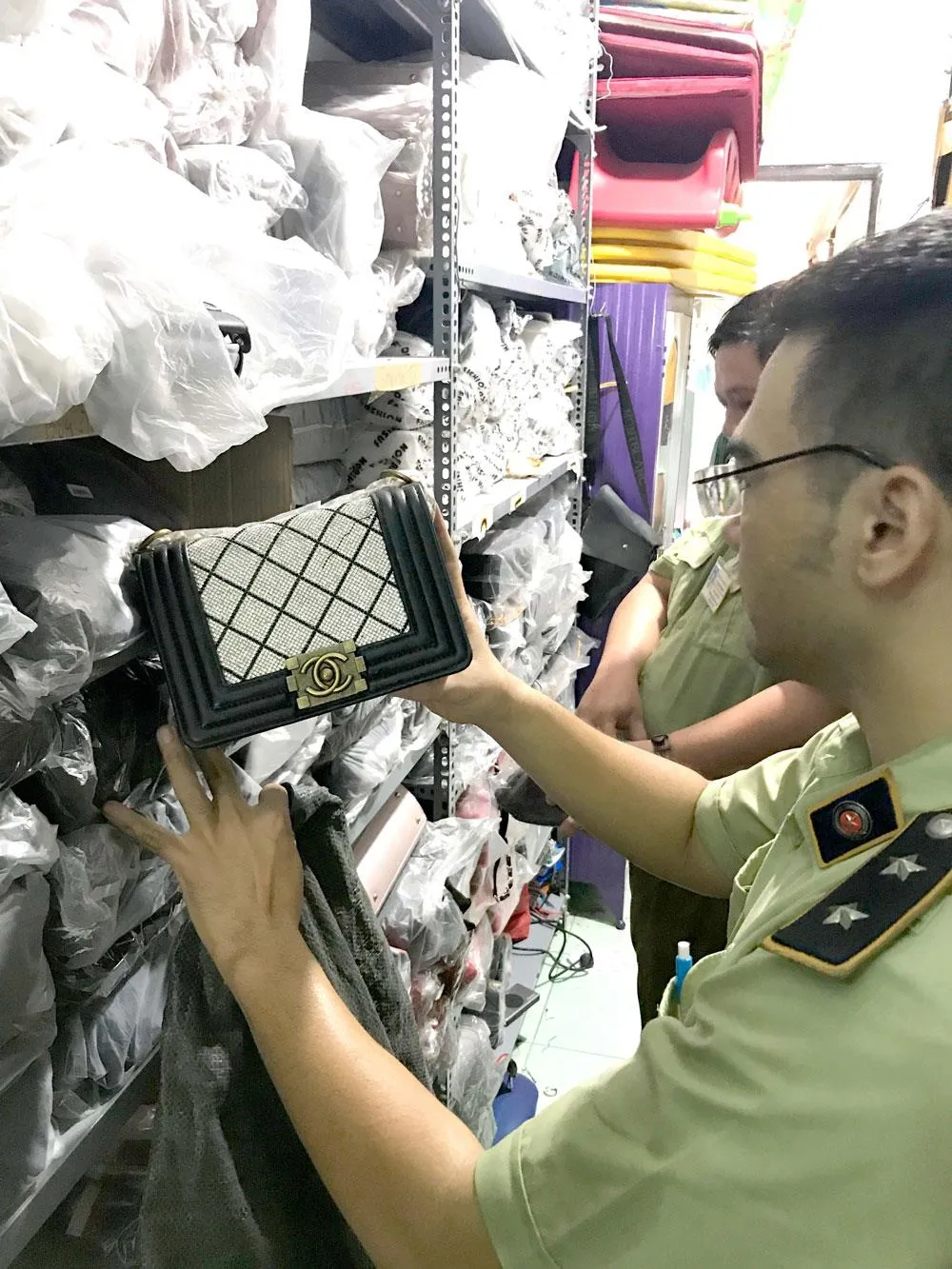 Đủ chiêu trò nhập lậu hàng hóa  ảnh 1