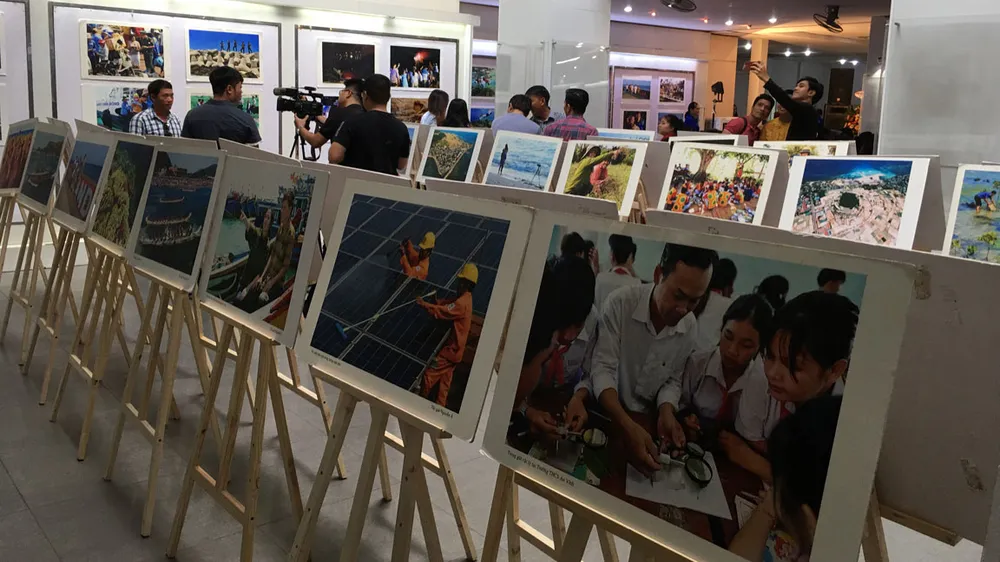 Triển lãm và ra mắt sách ảnh "Lý Sơn hôm nay"  ảnh 1