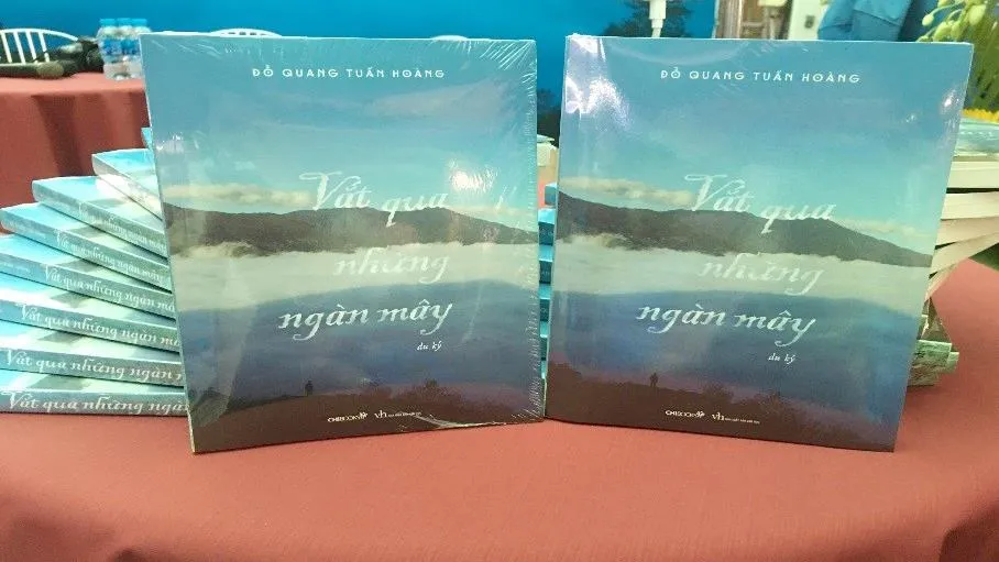 Ra mắt sách “Vắt qua những ngàn mây” ảnh 2