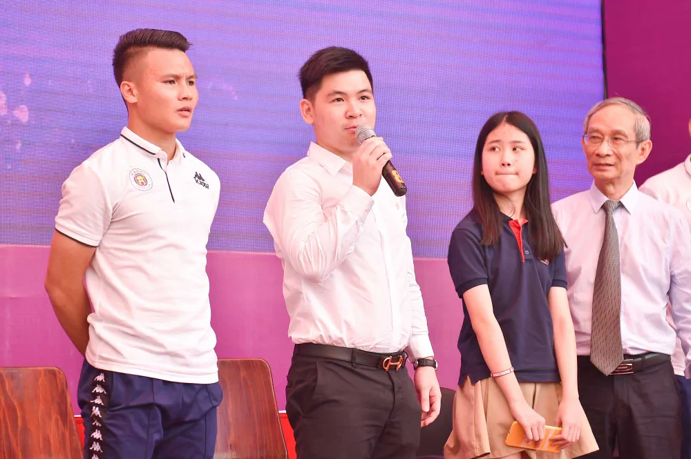 Duy Mạnh được Fan tổ chức sinh nhật ở trường Marie Curie ảnh 4