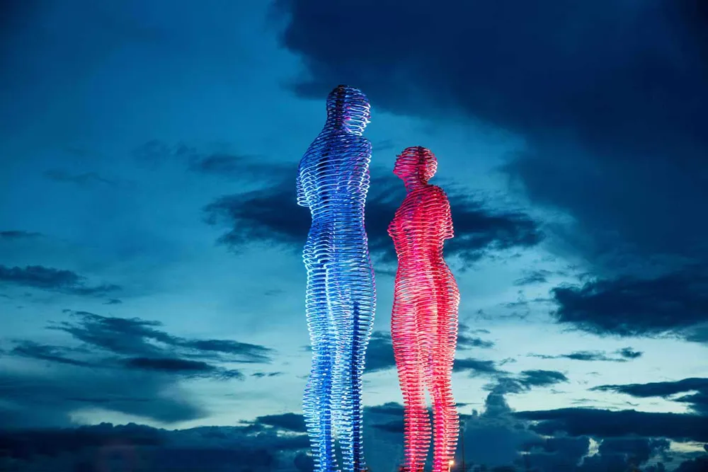 Bức tượng tình nhân nổi tiếng thế giới xuất hiện tại Việt Nam ảnh 2