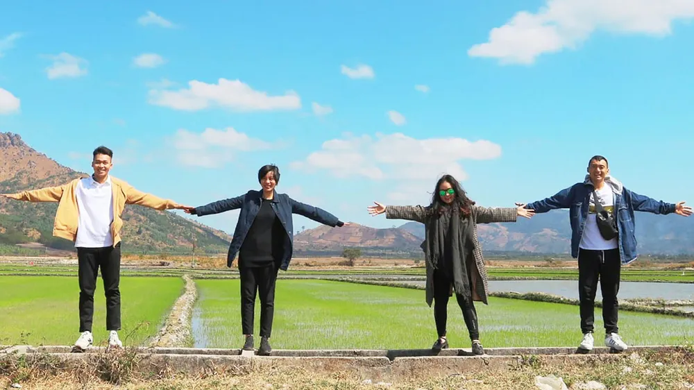 Chọn đi chơi dịp tết, thay vì sum vầy bên gia đình là cách nghĩ của nhiều bạn trẻ hiện nay