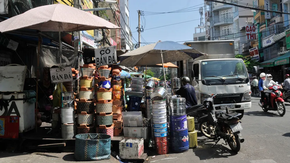 Vỉa hè cũng… quá tải ảnh 1