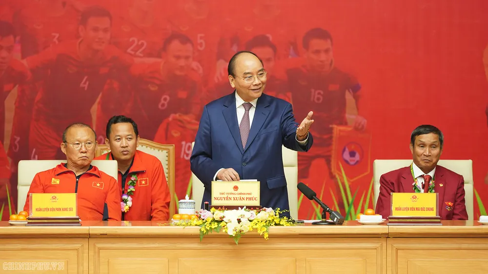 Thủ tướng gặp gỡ hai đội bóng