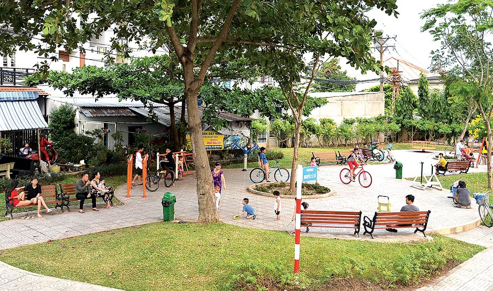 Công viên phường 15, quận 8 dưới chân cầu số 3 đường Nguyễn Sỹ Cố, từng là nơi đổ rác tự phát. Ảnh: NGUYỄN NHÂN