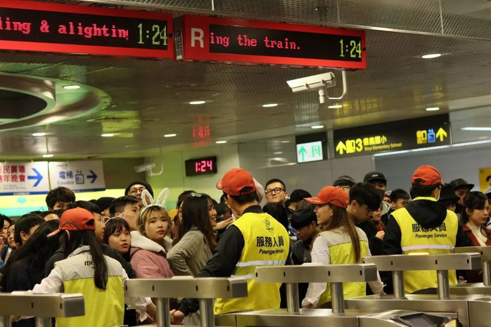 Lao động Việt Nam tại Đài Loan tình nguyện phục vụ hoạt động đón năm mới 2020 ảnh 4