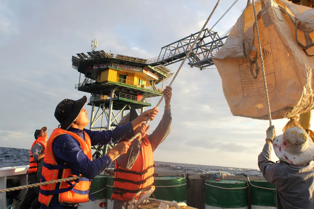 Chở mùa xuân ra nhà giàn ảnh 2