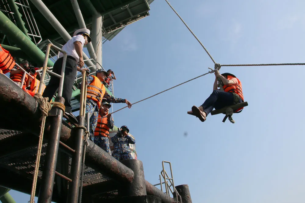 Chở mùa xuân ra nhà giàn ảnh 3