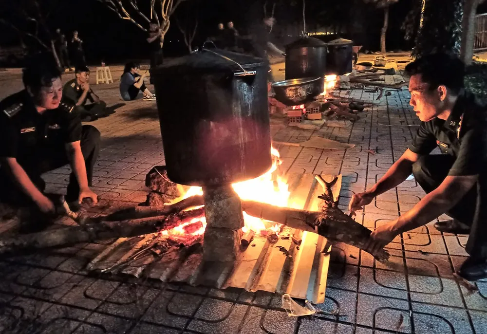 Lính Biên phòng thành phố giữ bình yên cho dân đón Tết ảnh 3