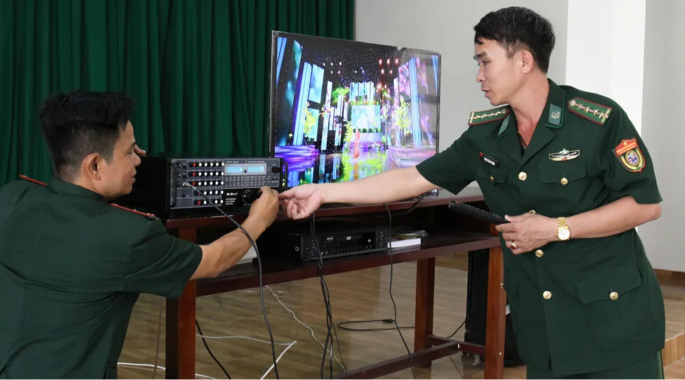 Lính Biên phòng thành phố giữ bình yên cho dân đón Tết ảnh 4