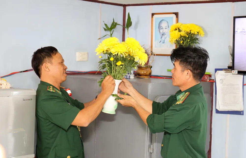 Lính Biên phòng thành phố giữ bình yên cho dân đón Tết ảnh 7