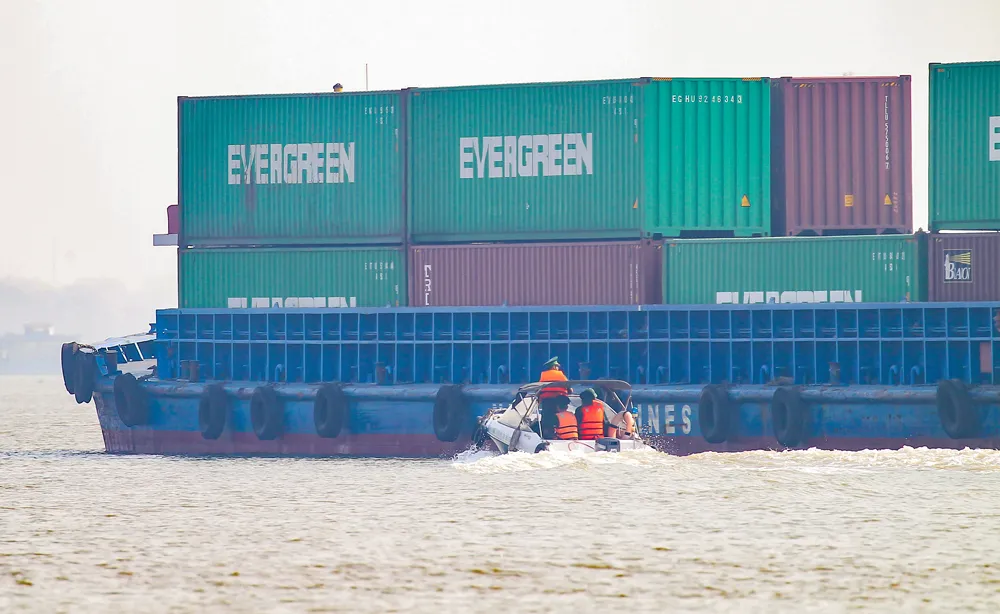 Lính Biên phòng thành phố giữ bình yên cho dân đón Tết ảnh 9