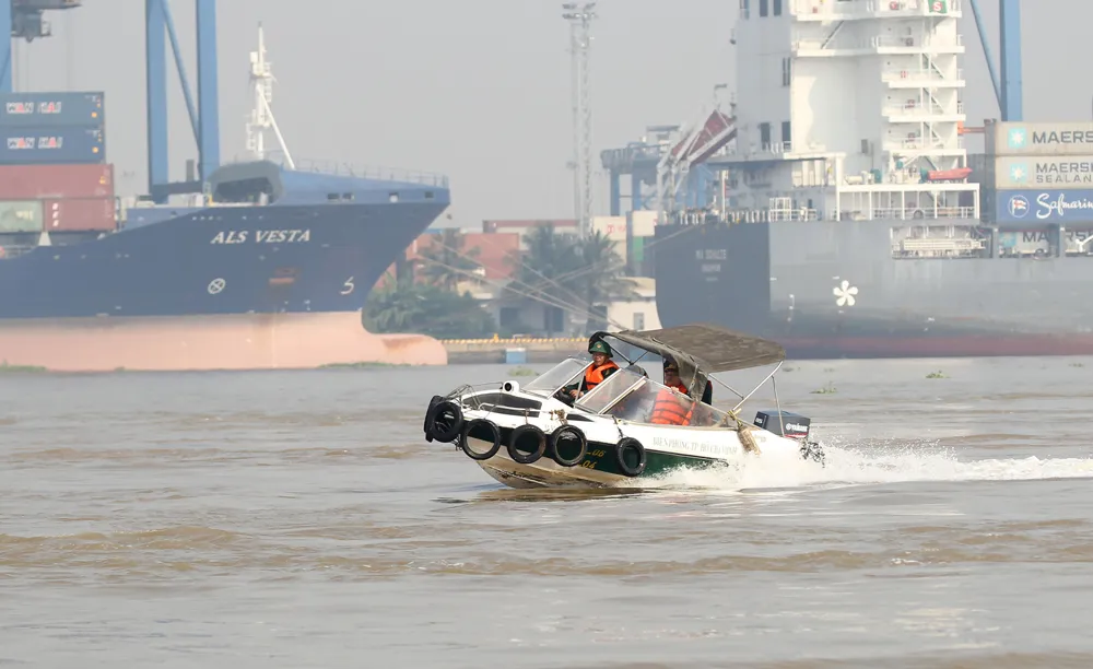 Lính Biên phòng thành phố giữ bình yên cho dân đón Tết ảnh 10