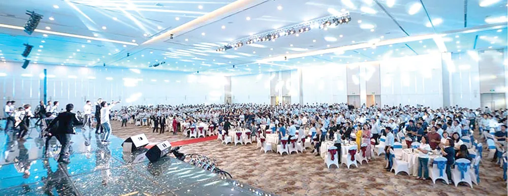 Xuân Sum họp 2020 - Hòa Bình khen thưởng trên 50 tỷ đồng cho tập thể, cá nhân và thầu phụ xuất sắc ảnh 1