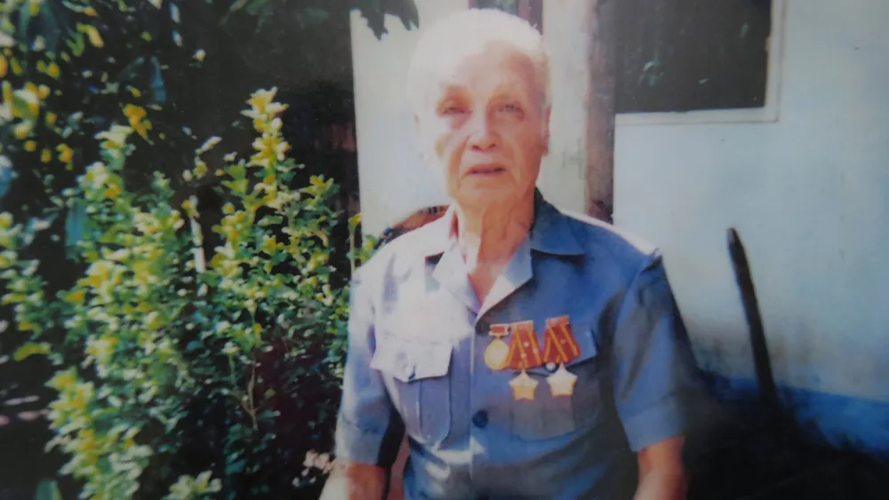 Treo cờ Đảng giữa lòng nội ô Trà Vinh ảnh 2