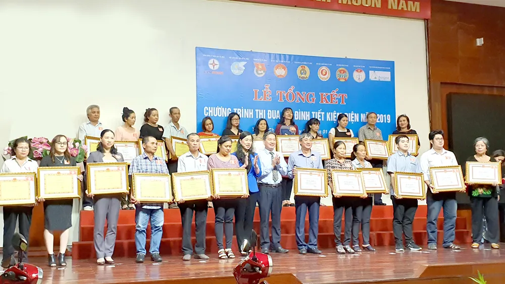 Tiết kiệm điện từ ý thức người dân và doanh nghiệp ảnh 1