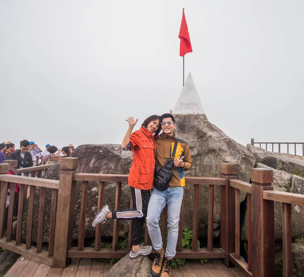 Giới trẻ ngỡ ngàng trước vẻ đẹp Fansipan mùa Xuân ảnh 7