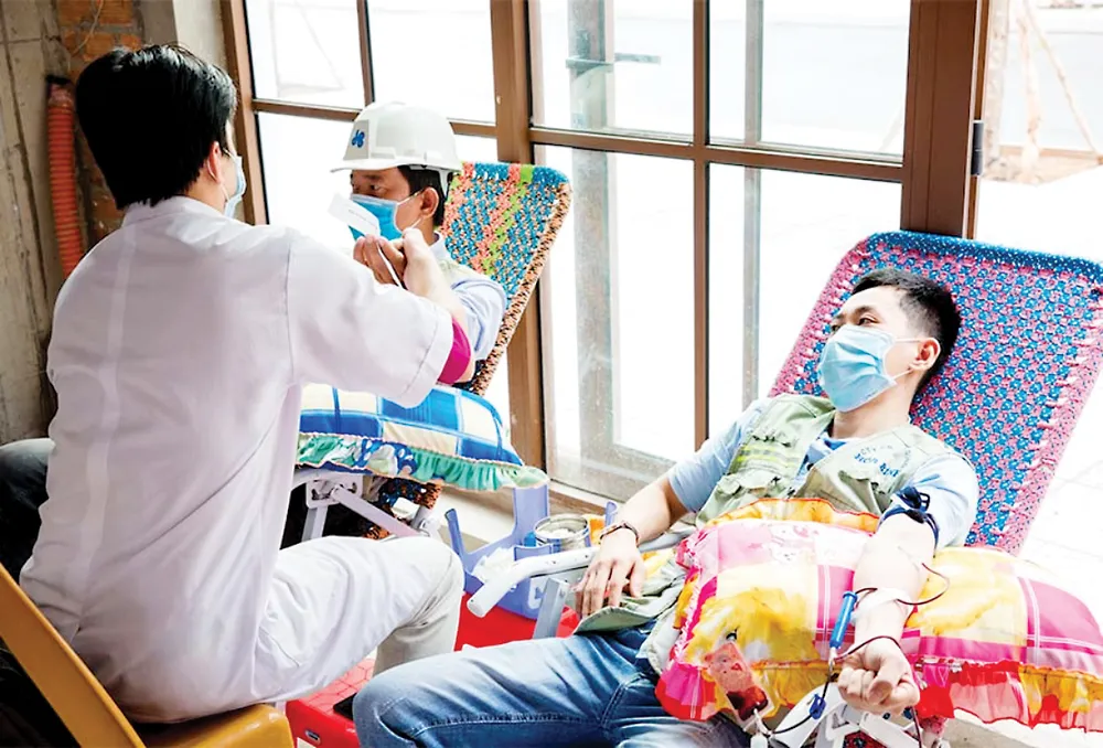 CB-CNV Tập đoàn Hòa Bình tham gia Giọt hồng yêu thương 2020 - đợt 1 tại Phú Quốc ảnh 2