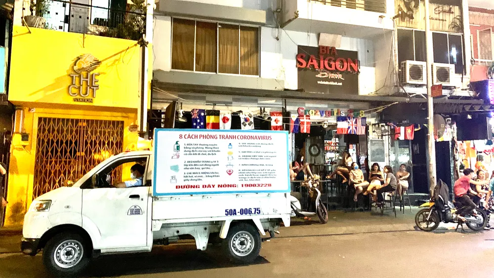 Phố Tây Bùi Viện vắng vẻ trong ngày đầu “đóng cửa” hoạt động vui chơi, giải trí ảnh 5