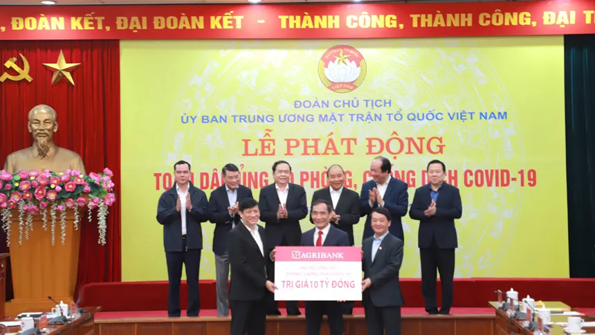 Agribank ủng hộ 10 tỷ đồng chung tay phòng chống dịch Covid-19