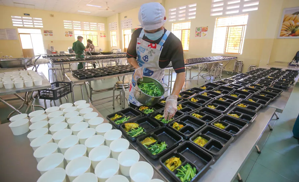 Nơi tuyến đầu chống dịch Covid-19 - Bài 1: Những “chiến binh” blouse trắng ảnh 1