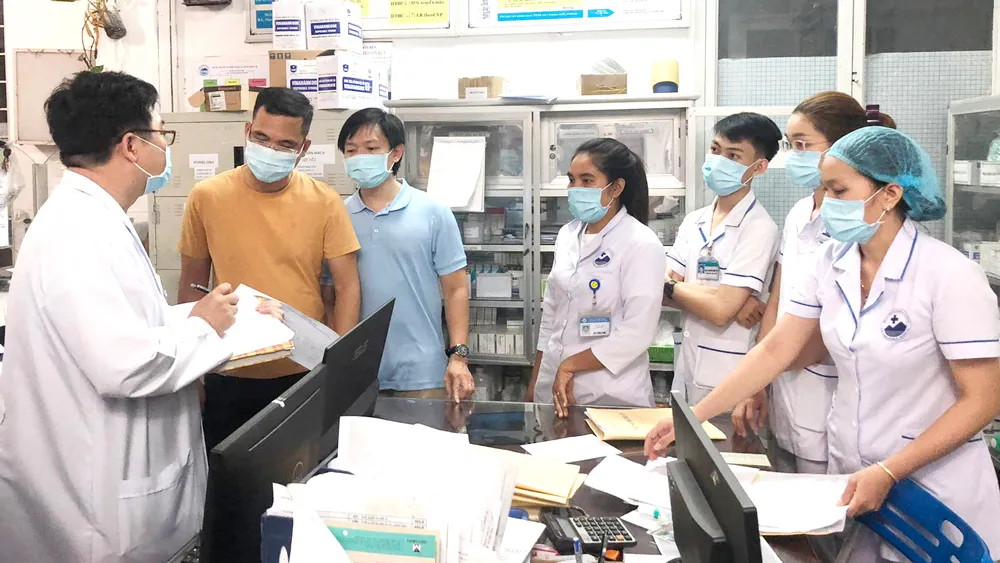 Nơi tuyến đầu chống dịch Covid-19 - Bài 2: Sẵn sàng và dấn thân ảnh 1