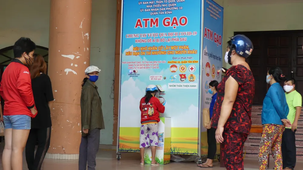  Thêm một máy “ATM gạo” được lắp đặt tại quận Tân Bình ảnh 2