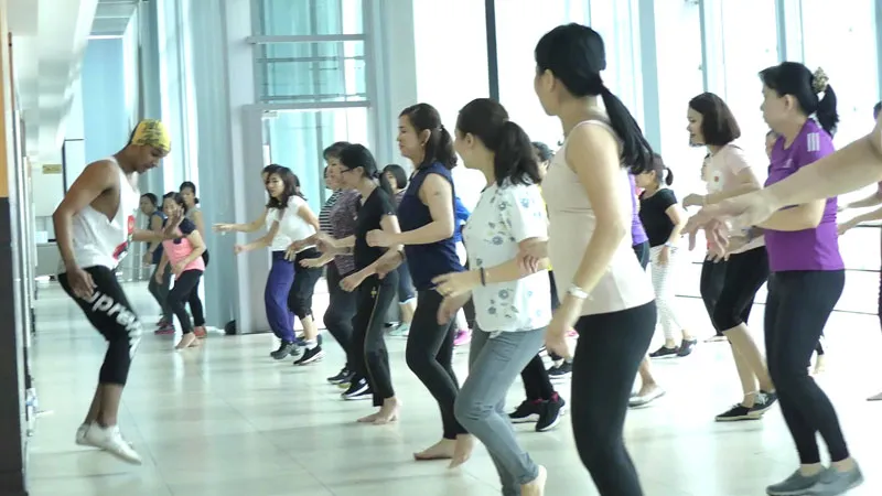 Nhiều phụ nữ tham gia các lớp thể dục để chăm sóc sắc đẹp, giữ gìn vóc dáng