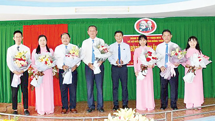 Ra mắt Ban chấp hành mới, nhiệm kỳ 2020-2025, đồng chí Lưu Hoàng Tân, Chủ tịch kiêm Giám đốc công ty được bầu giữ chức Bí thư Đảng ủy  (người thứ năm từ phải sang)