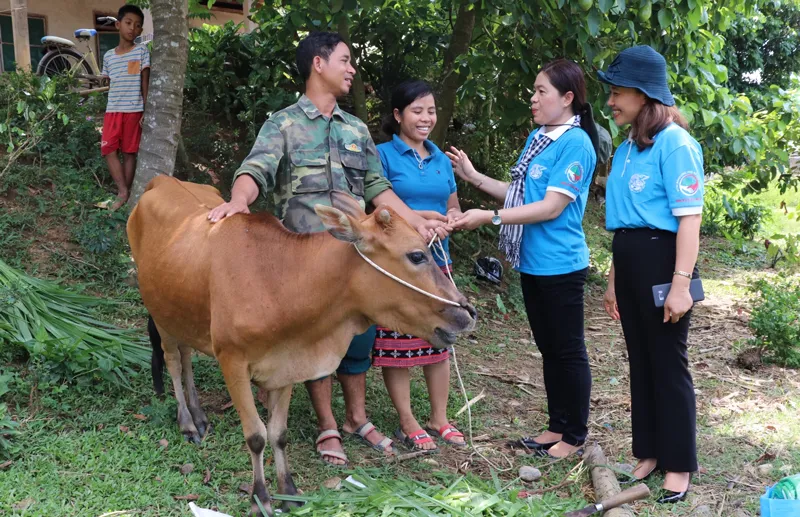 Xây giếng nước, nhà vệ sinh cho người dân vùng biên giới ảnh 5