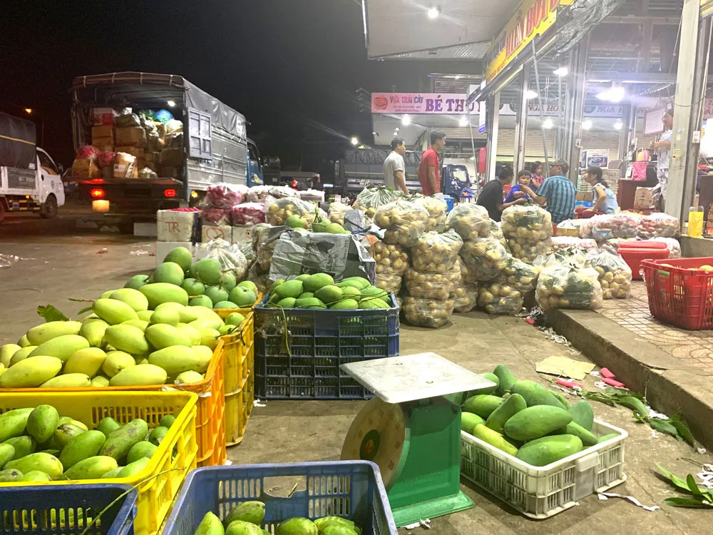 Một quầy hàng ở chợ đầu mối Dầu Giây