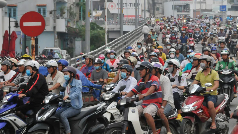 Để hạn chế xe cá nhân cần có cách giải quyết dựa trên tổng thể nhiều phương pháp. Ảnh: CAO THĂNG