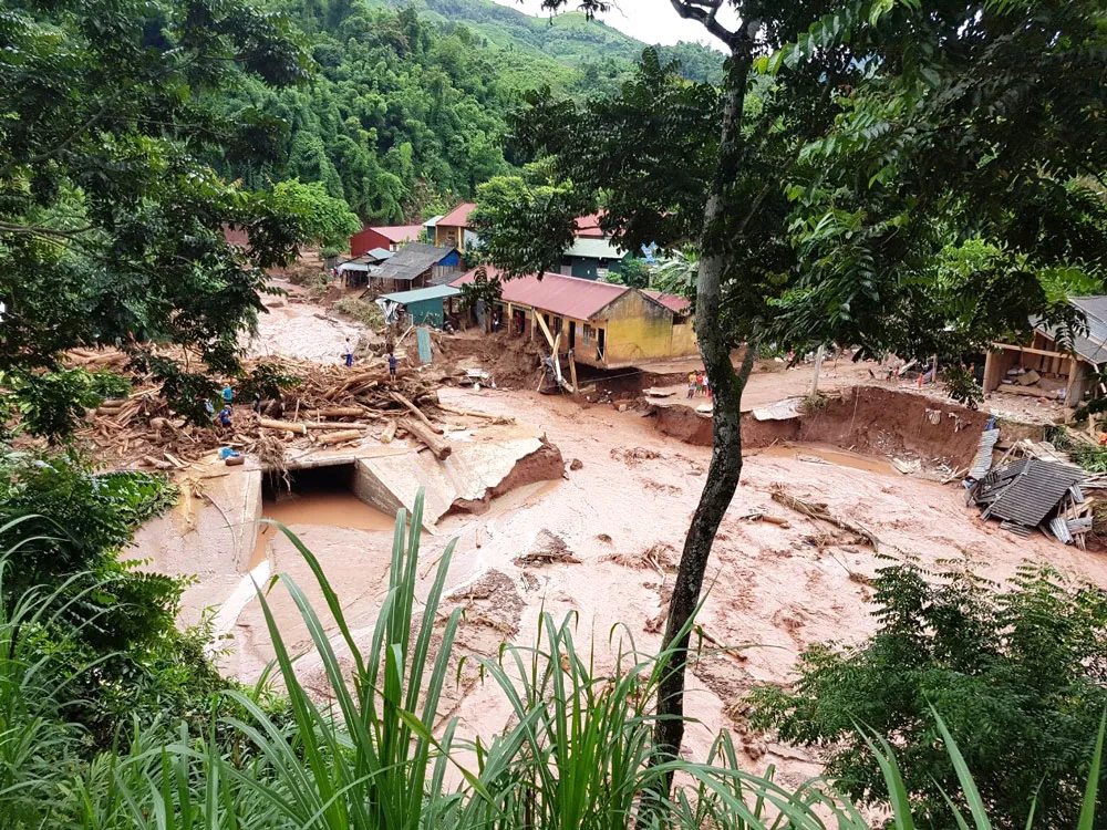 Lũ quét tràn vào huyện Nậm Pồ (Điện Biên) ngày 17-8, cuốn trôi nhiều nhà cửa, lớp học. Ảnh: NGỌC HÀ