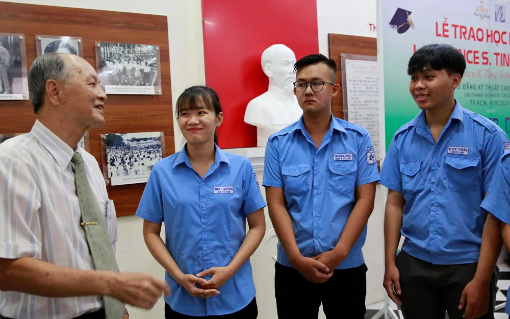 Trao học bổng Lawrence S.Ting cho sinh viên Trường Cao đẳng Kỹ thuật Cao Thắng ảnh 1