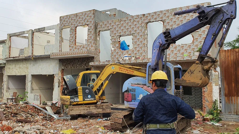 Cưỡng chế một cụm công trình trái phép tại phường Tam Phú, quận Thủ Đức, TPHCM