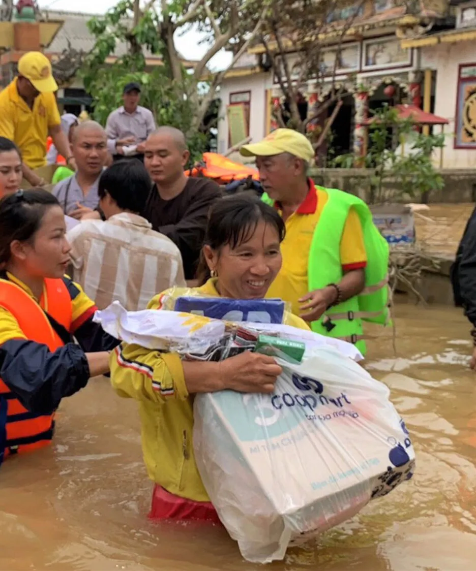 Doanh nghiệp sản xuất, phân phối TPHCM hướng về miền Trung ảnh 1