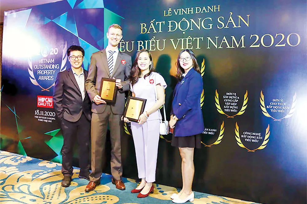 Tập đoàn Xây dựng Hòa Bình được vinh danh Bất động sản tiêu biểu Việt Nam 2020 ảnh 1
